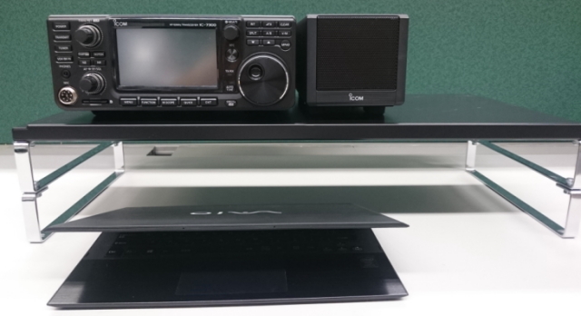 IC-7300の下にスペースを確保